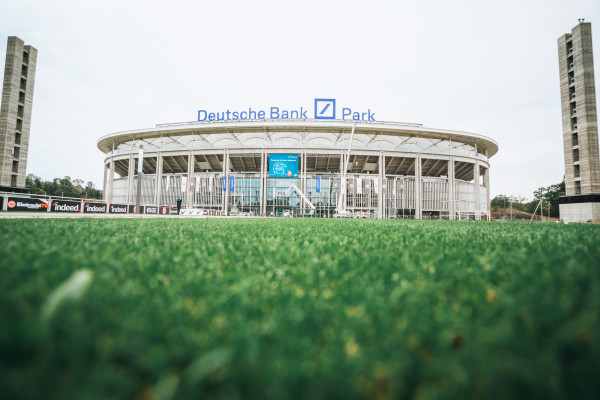 Begleiten Sie uns auf einen Rundgang durch den Deutsche Bank Park.