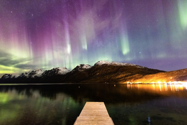 Vorhang mit extremen Farben der Nordlichter