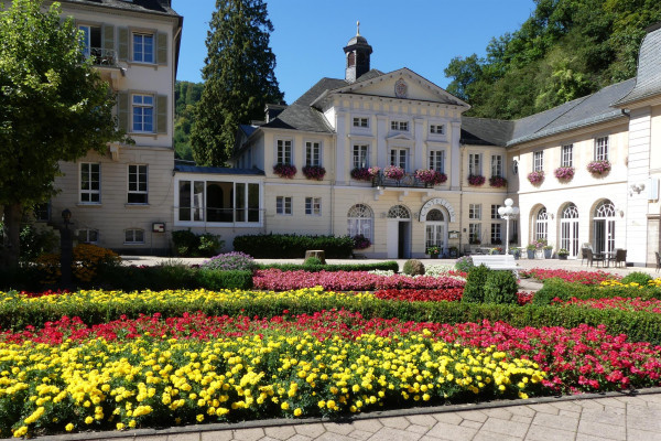 Kurfürstliches Schlösschen und Kurgarten Bad Bertrich