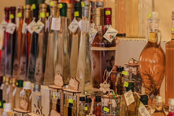 Lokale Delikatessen auf dem Markt von Split