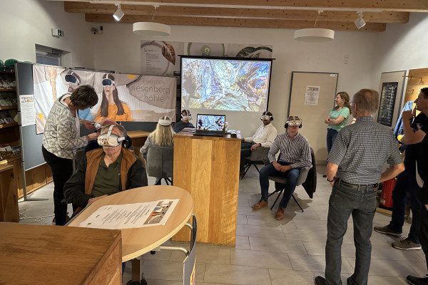 Premiere VR-Show Riesenberghöhle Gruppe