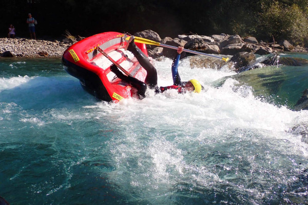 Wilder Abflug beim Wildwasser Rafting mit MAP-Erlebnis
