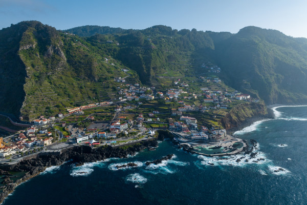 Die schöne Stadt Porto Moniz