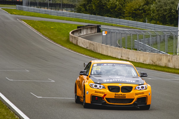 BMW F22 M235i racing