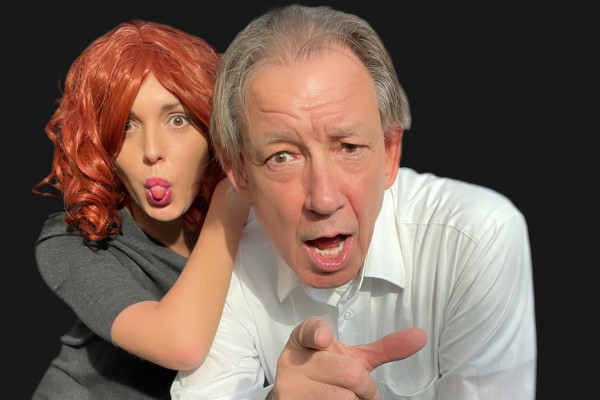 Die Schauspieler Eva Sieger und Peter Buchenau in Aktion  