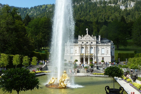 Gemütliche Single-Wanderung zum Königsschloss Linderhof. 