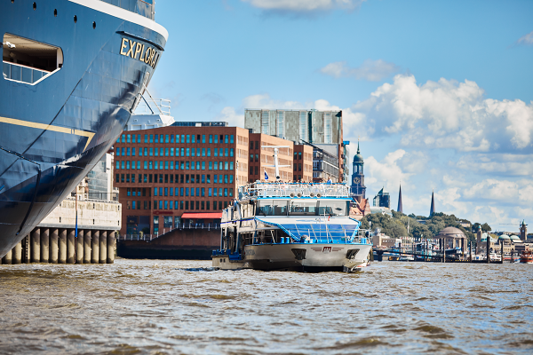 Fahrgastschiff am Kreuzfahrtterminal