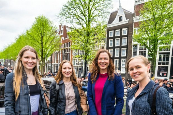 HERZBLUT AMSTERDAM-Stadtführungen mit Herz & Seele! REDKULT: Historisches Stadtzentrum, Rotlicht Viertel/ informativ/ heiter/ kurzweilig/ Dam/ Nieuwe Kerk/ Palast/ Grachten/ Coffeeshops/ Geschichte und Geschichten/ Architektur