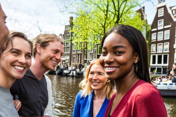 HERZBLUT AMSTERDAM-Stadtführungen mit Herz & Seele! REDKULT: Historisches Stadtzentrum, Rotlicht Viertel/ informativ/ heiter/ kurzweilig/ Dam/ Nieuwe Kerk/ Palast/ Grachten/ Coffeeshops/ Geschichte und Geschichten/ Architektur