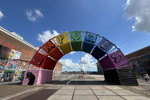 HERZBLUT AMSTERDAM-Stadtführungen mit Herz & Seele! Fahrradtour Amsterdam Noord/ Deiche/ NDSM Kulturwerft/ Schwimmende Villen/ park/ Anne Frank/ Streetart/ Park/ Industriedenkmal NDSM/ Straat Museum/ Deichhäuser/Architektur/ Wasser
