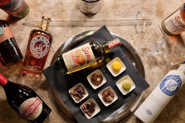 Genießen Sie Geschichte und Zeit in einem Glas mit der exquisiten Luxus-Verkostung eines 50 Jahre alten Brandys, der geduldig in jahrhundertealten Fässern gereift ist. Premium-Verkostungen in der Bodega Mallorca. Bester Brandy Spaniens. Preisgekrönte Spir