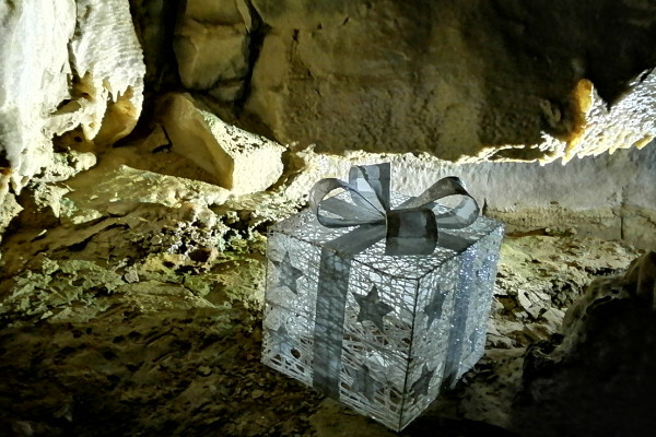weihnachtliche Dekoration Schillat-Höhle