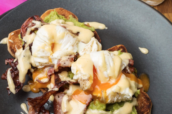 Brunch & Buddies Eggs Benedict