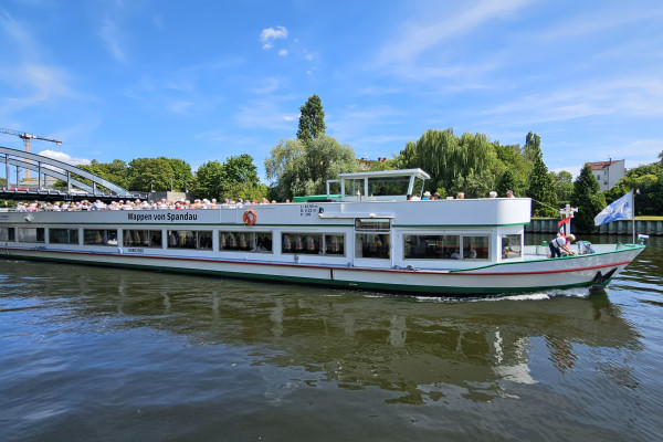 MS Wappen von Spandau in Fahrt