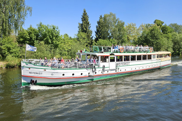 MS Heiterkeit im Kanal