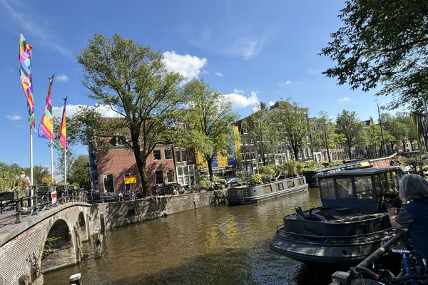 Herzblut Amsterdam Stadtführungen mit Herz und Seele!
Informativ, kurzweilig, heiter und individuell. Kleine Gruppen. Deutsch.