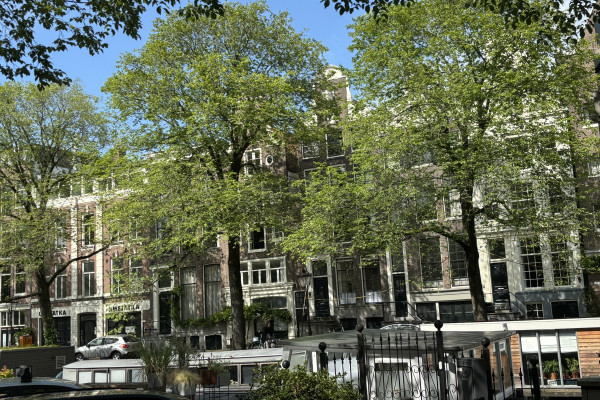 Herzblut Amsterdam Stadtführungen mit Herz und Seele!
Informativ, kurzweilig, heiter und individuell. Kleine Gruppen. Deutsch.
