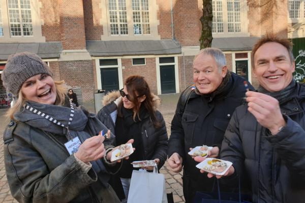 Amsterdam Stadtführungen. Herzblut. Foodtour. Kulinarisch. Haring. Deutsch. Kleine Gruppe. Sehenswürdigkeiten. Parken in Amsterdam. Rotlicht. Palast op de Dam. van Stapele.
