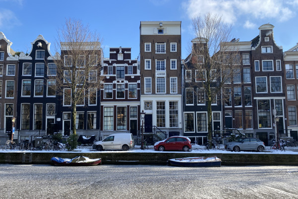 Amsterdam Stadtführungen. Herzblut. Foodtour. Kulinarisch. Haring. Deutsch. Kleine Gruppe. Sehenswürdigkeiten. Parken in Amsterdam. Rotlicht. Palast op de Dam. van Stapele.