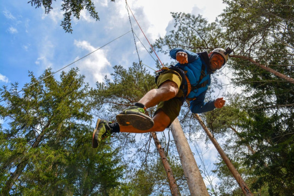 Pamper Pole