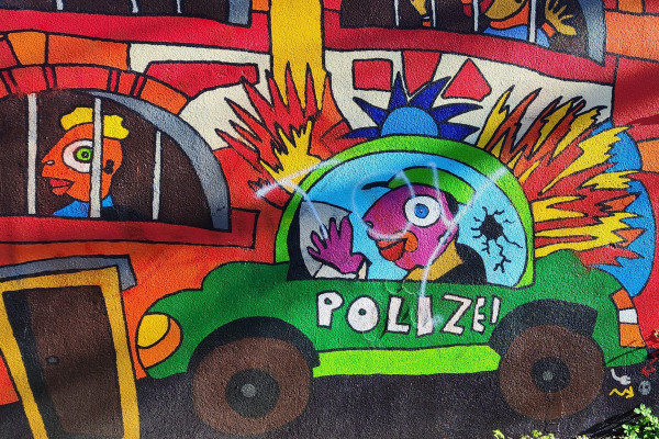 Manchmal kommen die bösen Jungs hinter Gitter.