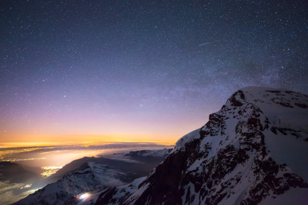Mönch und Interlaken bei Nacht