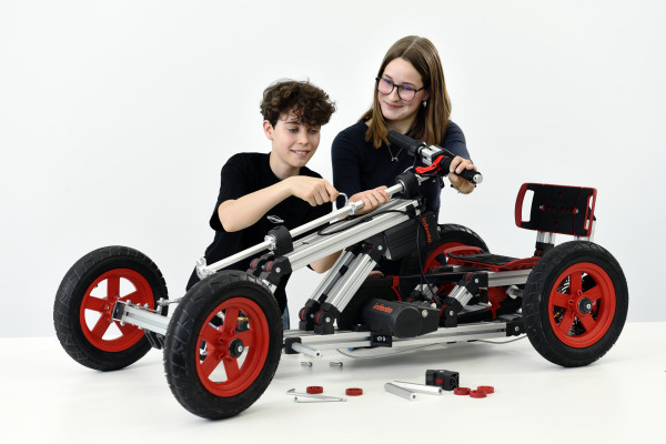Werkstatt für junge Technik-Talente: PowerDrive – die E-Kart Challenge