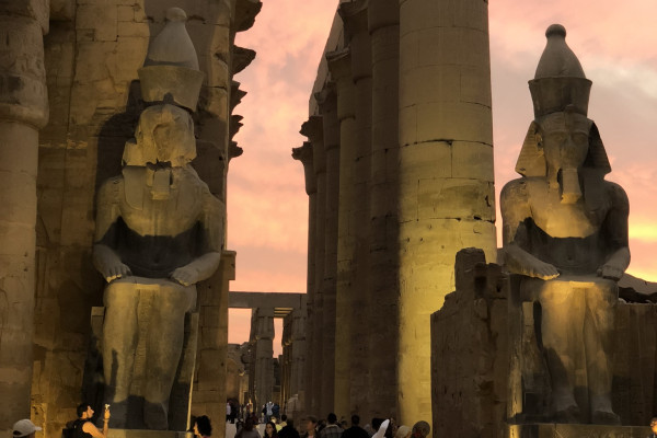 Luxor Tempel bei Nacht 