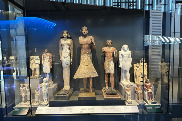 Ausstellung im Grand Egyptian Museum