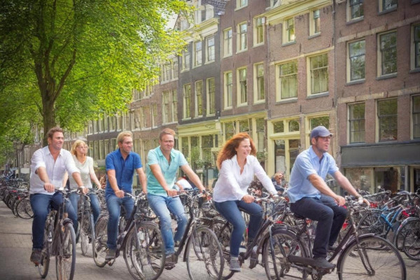 HERZBLUT Amsterdam Stadtführungen mit Herz & Seele! 
Architektur, Wohnraum, Ij, Grachten, Moderne Architektur, Grachtenhäuser, NDSM, Zaha Hadid, www.herzblut-stadtfuehrungen.amsterdam