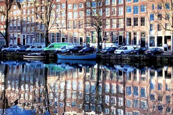 HERZBLUT Amsterdam Stadtführungen mit Herz & Seele! 
Architektur, Wohnraum, Ij, Grachten, Moderne Architektur, Grachtenhäuser, NDSM, Zaha Hadid, www.herzblut-stadtfuehrungen.amsterdam