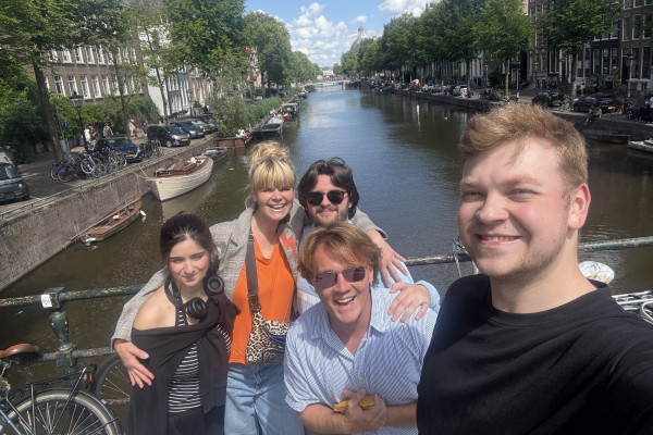 Amsterdam Stadtführungen. Herzblut. Foodtour. Kulinarisch. Haring. Deutsch. Kleine Gruppe. Sehenswürdigkeiten. Parken in Amsterdam. Rotlicht. Palast op de Dam. van Stapele.