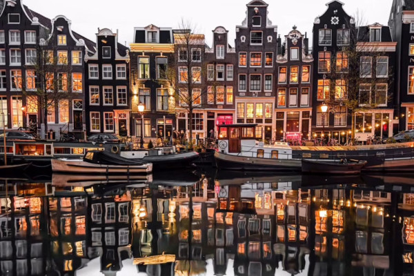 Amsterdam Stadtführungen. Herzblut. Foodtour. Kulinarisch. Haring. Deutsch. Kleine Gruppe. Sehenswürdigkeiten. Parken in Amsterdam. Rotlicht. Palast op de Dam. 