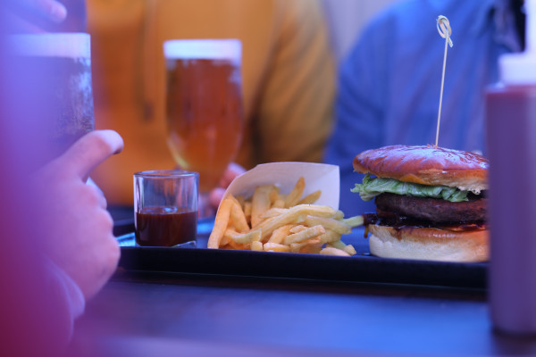 American Burger im Dinner Hopping Bus, sightseeing.lu Luxembourg