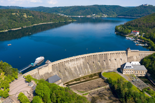 Edertalsperre und Edersee von oben