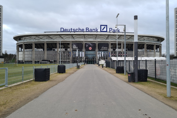 Zur Führung gehört natürlich auch der Rundgang durch die Spielstätte der Eintracht.