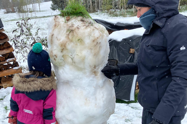 gemeinsames Schneemann bauen