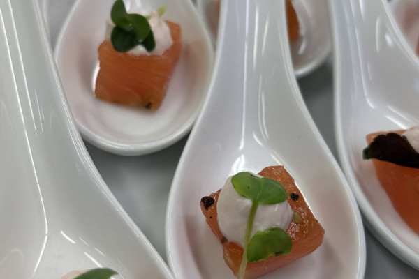 gebeizter Lachs mit Sauercreme
