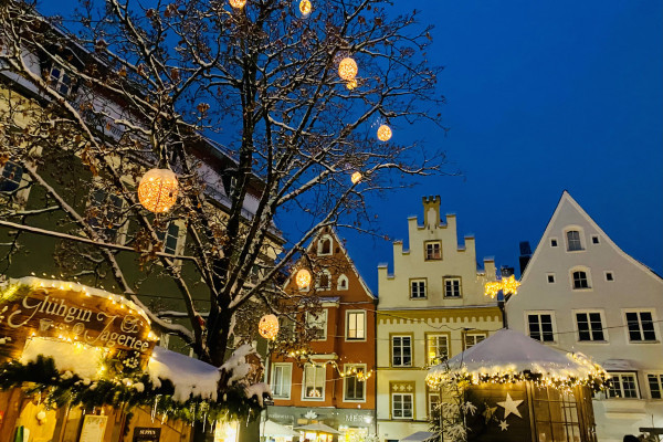 Christkindlmarkt am Hellmairplatz