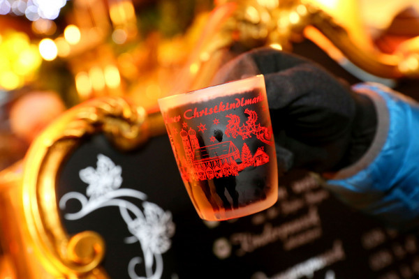 Glühwein auf dem Münchner Christkindlmarkt, © München Tourismus, Tommy Lösch (1)