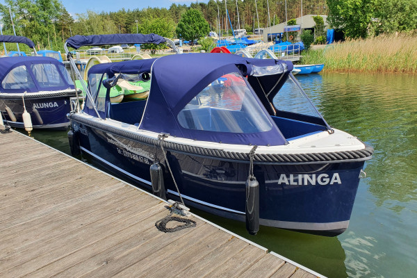 Motorboot mit Seiten geöffnet