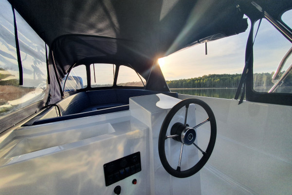 Motorboot Innenraum