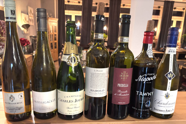 Champagner und Weine für den Abend