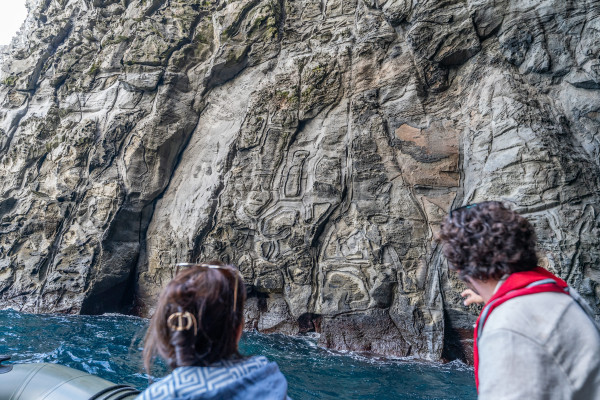 natürlicher Bogen Azoren, Bootstour São Miguel, Vulkanische Küste, Landschaften Azoren