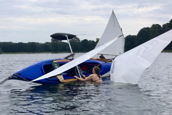 dein Segelkanu ist gekentert