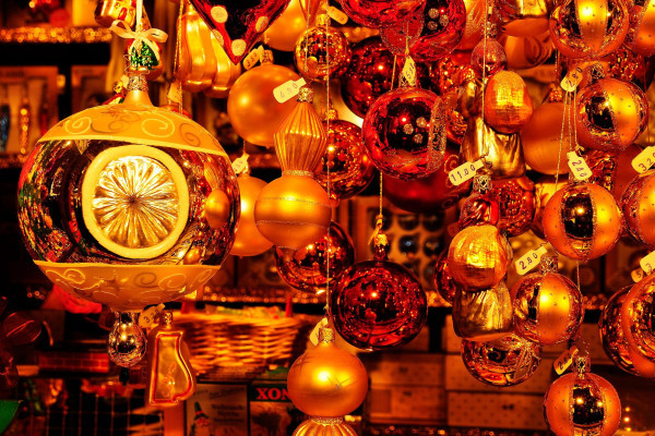 Christbaumkugeln auf dem Christkindlmarkt, © München Tourismus, Jörg Lutz