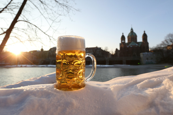 Masskrug im Schnee, © München Tourismus, Sigi Müller