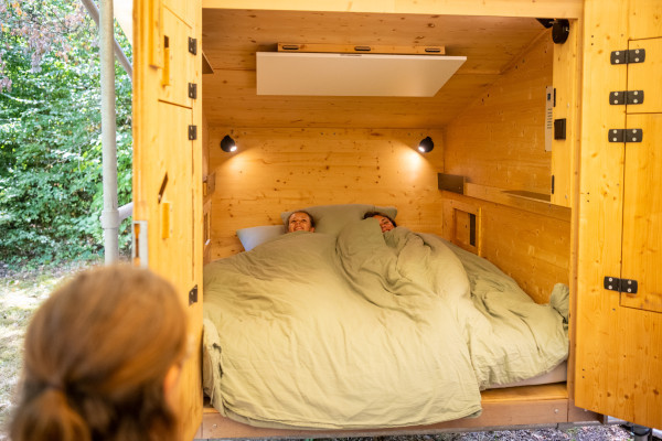 Ein Bett von 1,60m Breite pro Hütte für zwei oder mehr 
Foto: Dominik Ketz