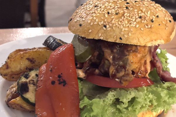 Saftige Burger, wer möchte kann auch Smash Burger zubereiten