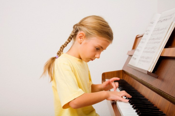Klavier spielen lernen_Klavierunterricht in Suhl